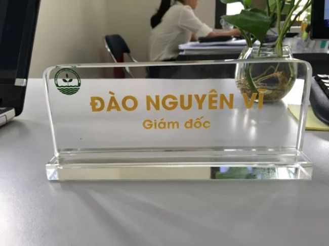 Bảng tên chức danh còn góp phần tăng giá trị cho người sử dụng