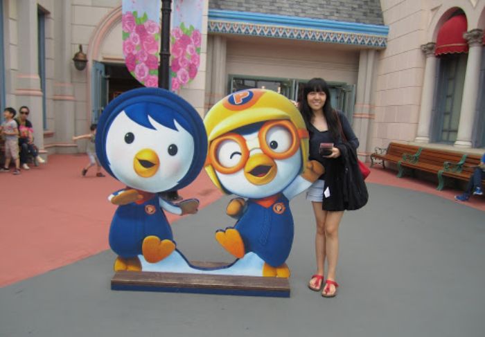 Standee mô hình có thể sử dụng làm vật phẩm quảng cáo