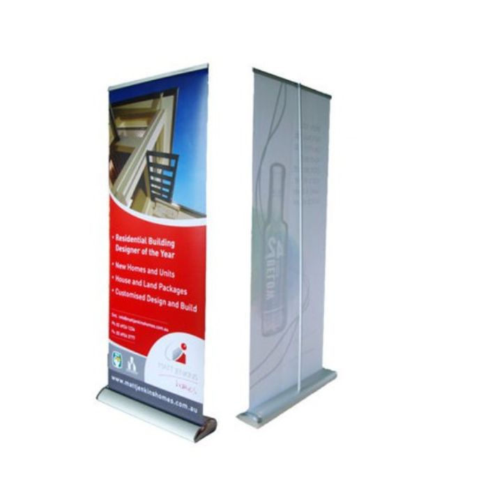 Standee cuốn nhôm có thể dùng được trong nhiều hoàn cảnh
