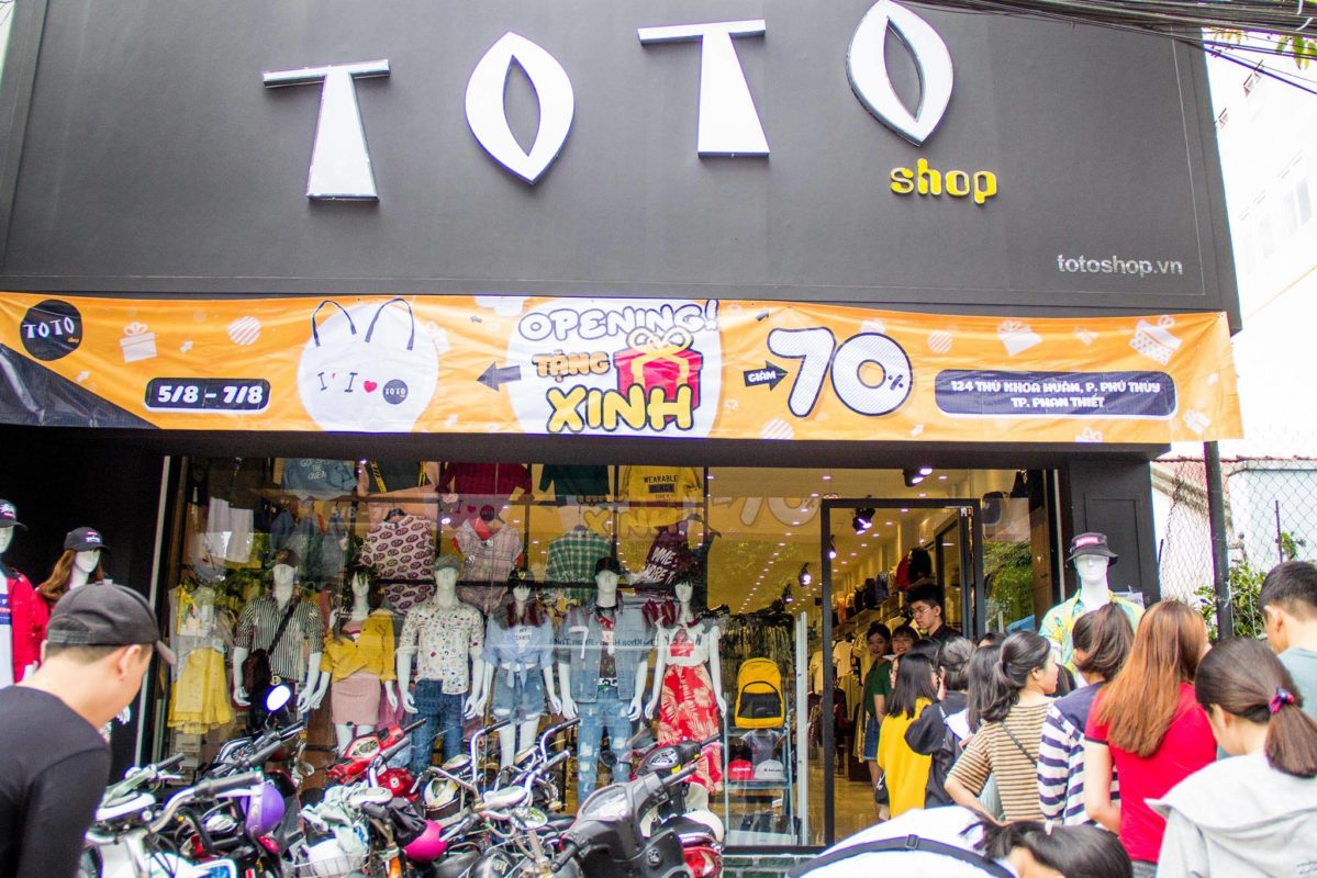 Mẫu bảng hiệu shop thời trang đẹp - Toto shop