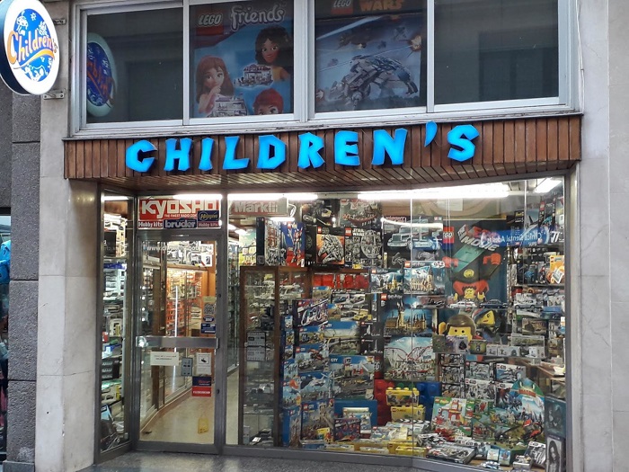 biển quảng cáo đồ chơi trẻ em