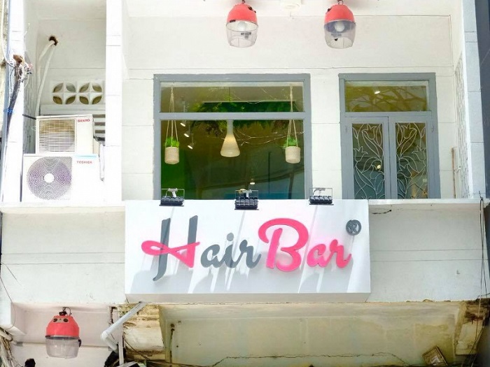Mẫu bảng hiệu tiệm tóc - Hair Bar