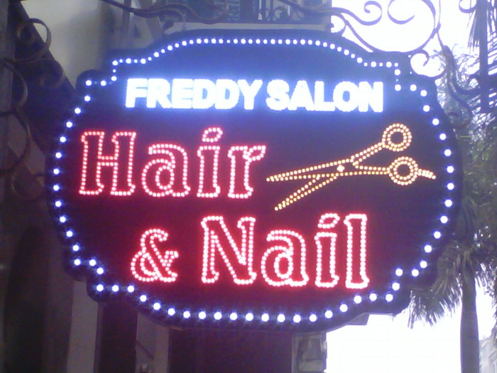 Mẫu bảng hiệu tiệm tóc Freddy Salon
