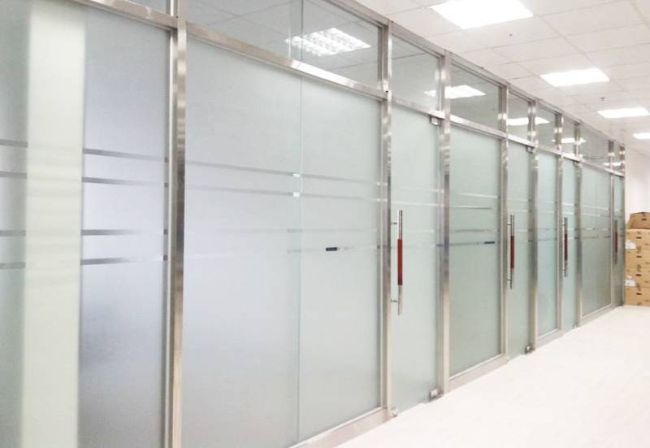 Decal kính mờ giúp bạn đảm bảo được độ riêng tư trong quá trình sử dụng