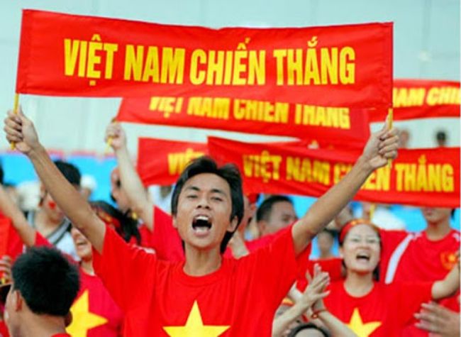 Băng rôn cổ vũ Việt Nam chiến thắng