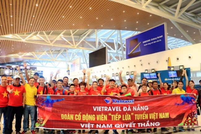 Băng rôn cổ vũ tiếp lửa đội tuyển Việt Nam