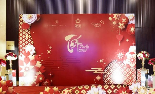 Băng rôn tất niên góp phần trang trí làm cho sự kiện thêm phần lộng lẫy