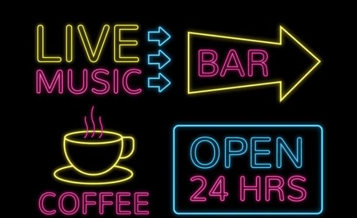 Bảng hiệu neon có phông chữ đơn giản, màu sắc phối hợp rất ăn ý