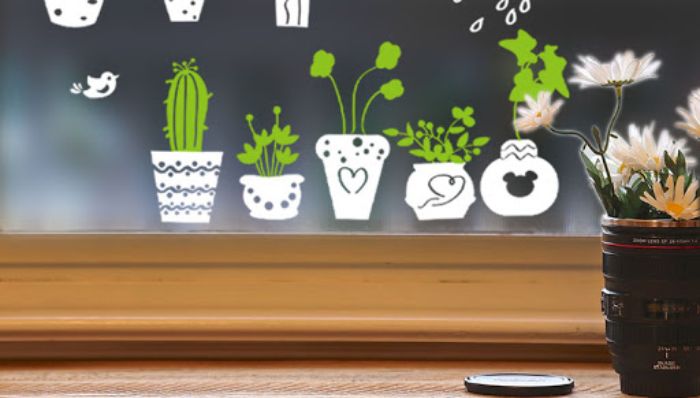 Decal trong suốt thường được dùng với mục đích quảng cáo và trang trí