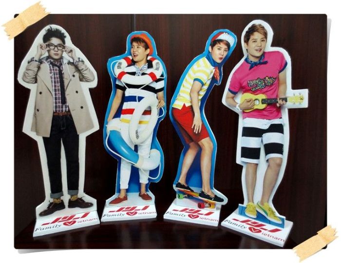 Bạn nên chọn hình ảnh có độ phân giải cao để standee được sắc nét